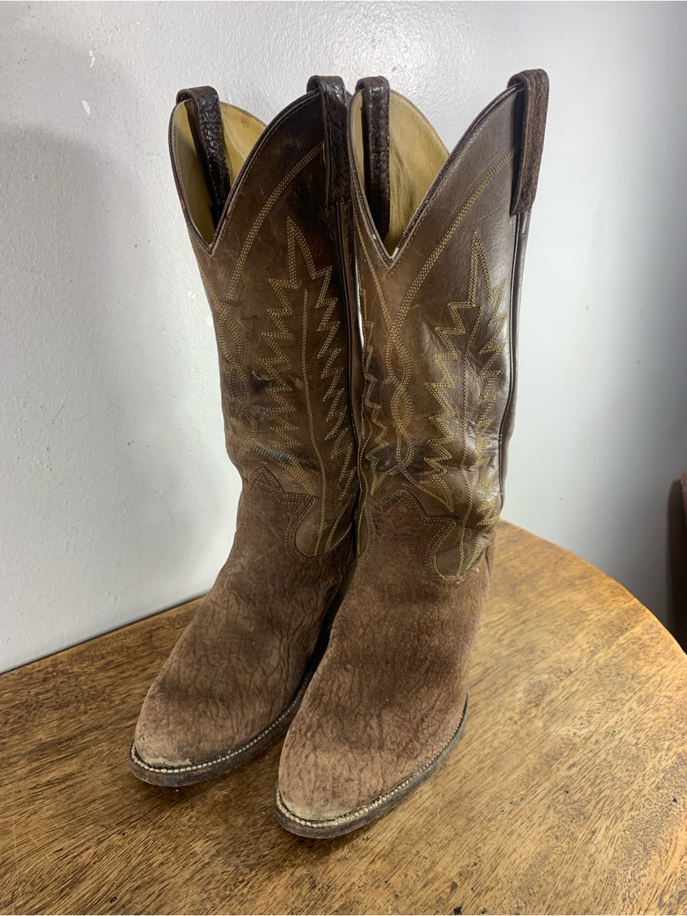 Vintage distressed leather cowboy boots - Picture 2 of 13